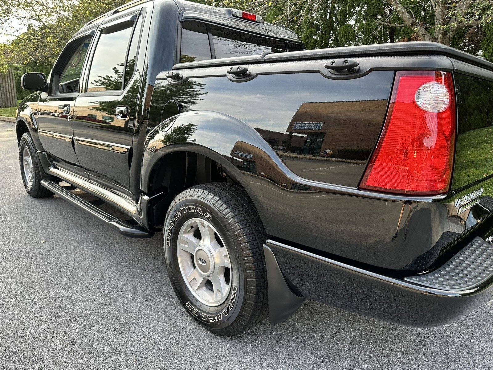Used 2004 Ford Explorer Sport Trac 4x4 image 85