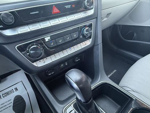 Used 2018 Hyundai Sonata SEL w/ Tech Package 02 FWD image 5