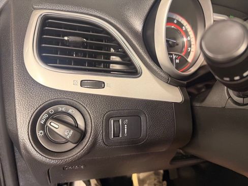 Used 2019 Dodge Journey SE w/ Connectivity Group FWD image 21