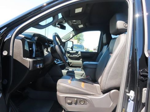 Used 2025 GMC Sierra 3500 AT4 w/ AT4 Preferred Package AWD/4WD image 16