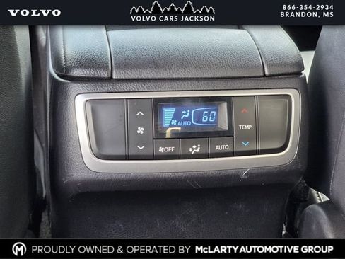 Used 2019 Toyota Highlander XLE FWD image 18
