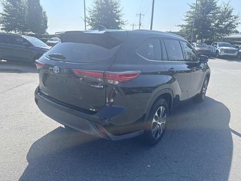 Used 2021 Toyota Highlander XLE FWD image 9