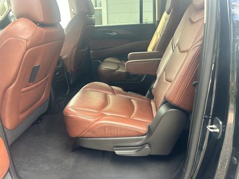Used 2015 Cadillac Escalade ESV Luxury AWD/4WD image 16