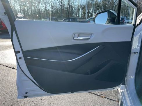 Certified 2024 Toyota Corolla SE image 17