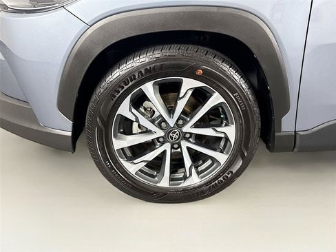Certified 2025 Toyota Corolla Cross XLE FWD image 40