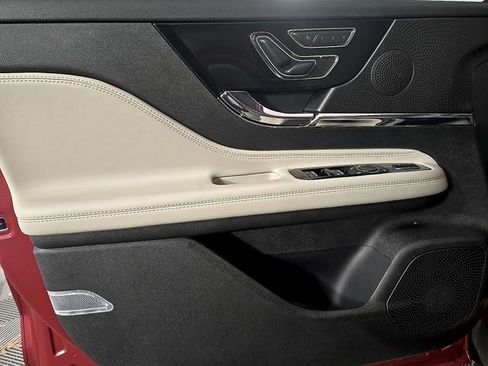 Used 2026 Lincoln Corsair Premiere FWD image 11
