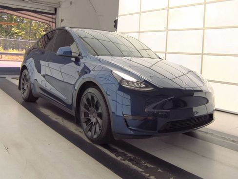 Used 2023 Tesla Model Y Long Range AWD/4WD image 1