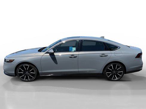 Used 2024 Honda Accord Touring image 2