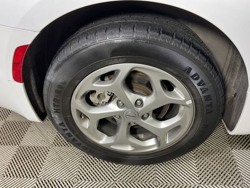 Used 2023 Chrysler Pacifica Limited FWD image 10