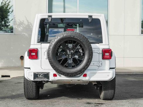 Used 2022 Jeep Wrangler Unlimited Sahara image 5