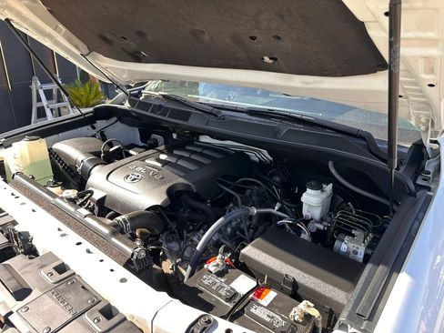 Used 2018 Toyota Tundra SR5 w/ SR5 Upgrade Package RWD image 9