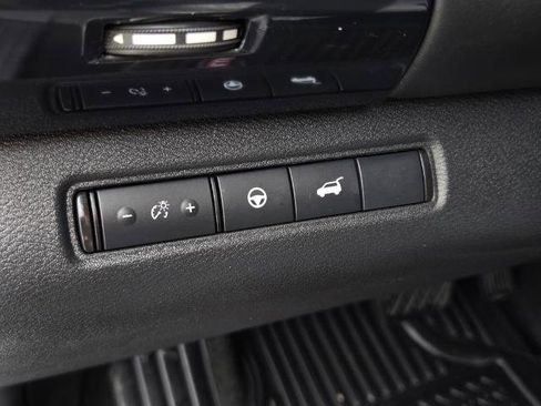Certified 2025 Nissan Pathfinder SV FWD image 18