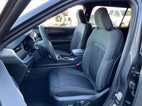 New 2025 Jeep Grand Cherokee L Laredo w/ Luxury Tech Group I image 8