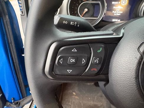Used 2023 Jeep Wrangler Willys image 9