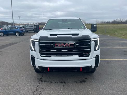 Used 2025 GMC Sierra 2500 AT4 image 2