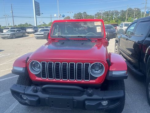 Used 2025 Jeep Wrangler Unlimited Sahara image 2