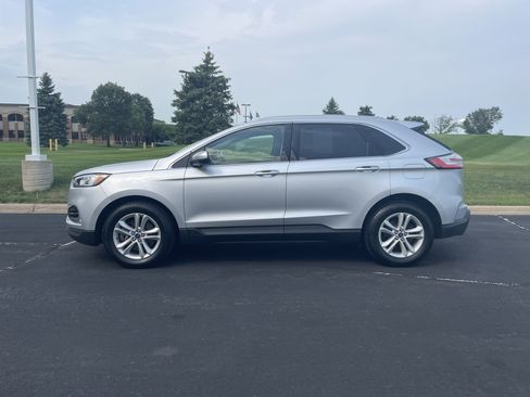 Used 2019 Ford Edge SEL w/ Equipment Group 201A AWD/4WD image 2