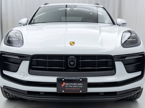 Used 2023 Porsche Macan AWD/4WD image 32