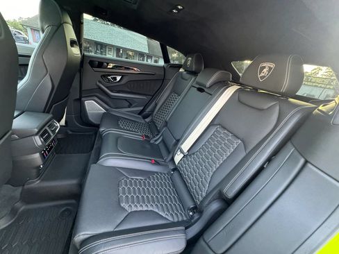 Used 2022 Lamborghini Urus AWD/4WD image 31