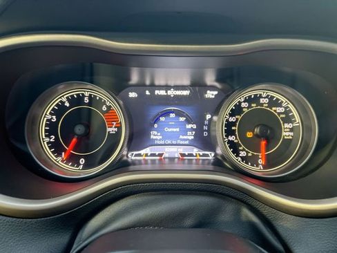 Used 2016 Jeep Cherokee Limited image 12