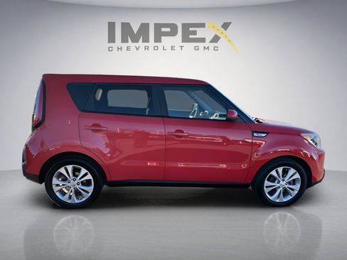 Used 2016 Kia Soul + FWD image 6