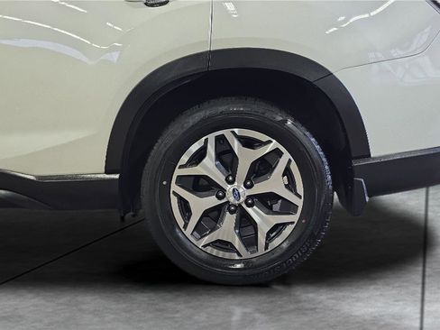 Used 2023 Subaru Forester Premium image 31