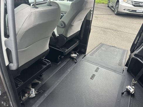 Used 2022 Toyota Sienna LE FWD image 22
