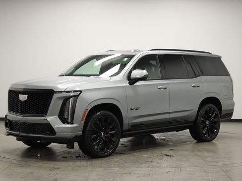 Used 2025 Cadillac Escalade V image 4