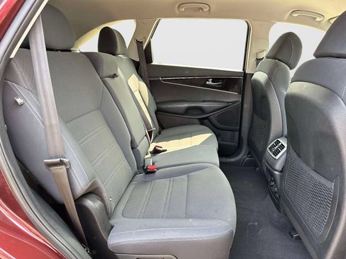 Used 2017 Kia Sorento AWD image 11