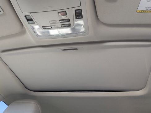 Used 2014 Toyota Avalon Limited image 12