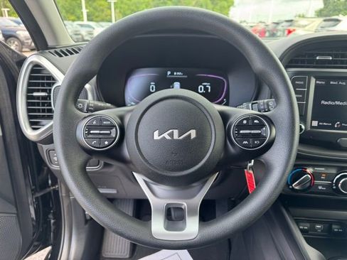 Used 2023 Kia Soul LX image 9