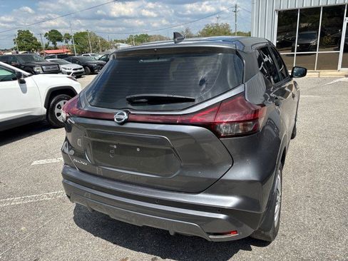 Used 2021 Nissan Kicks S image 9