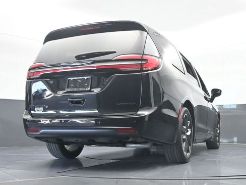 Used 2023 Chrysler Pacifica Limited w/ S Appearance Package image 62