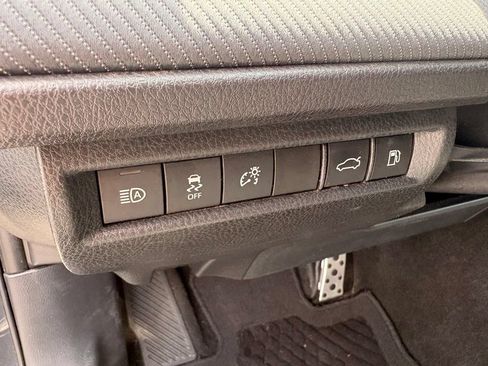 Used 2025 Toyota Camry SE FWD image 12