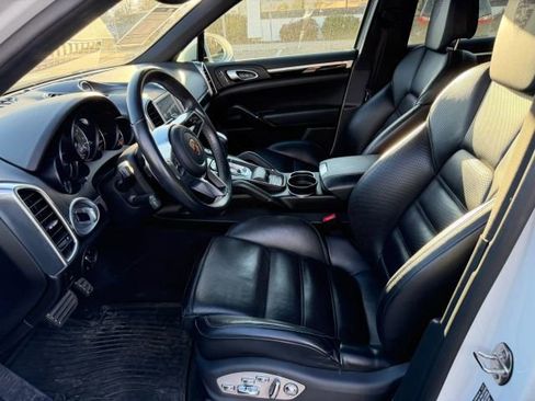 Used 2018 Porsche Cayenne S image 9