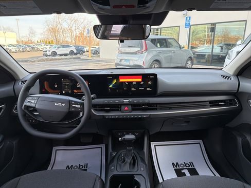 New 2025 Kia K4 LX image 25