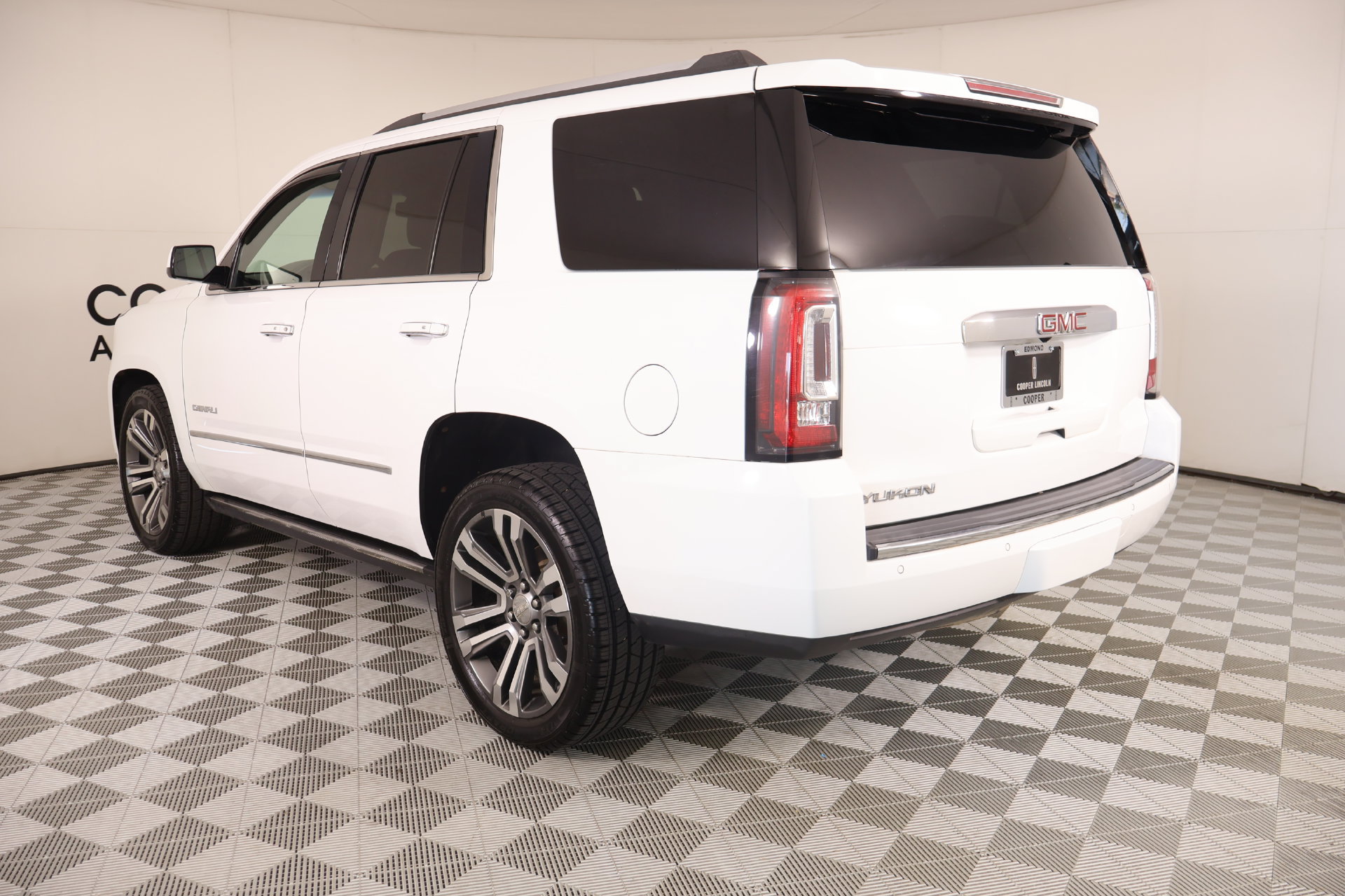 Used 2018 GMC Yukon Denali w/ Denali Ultimate Package AWD/4WD image 26