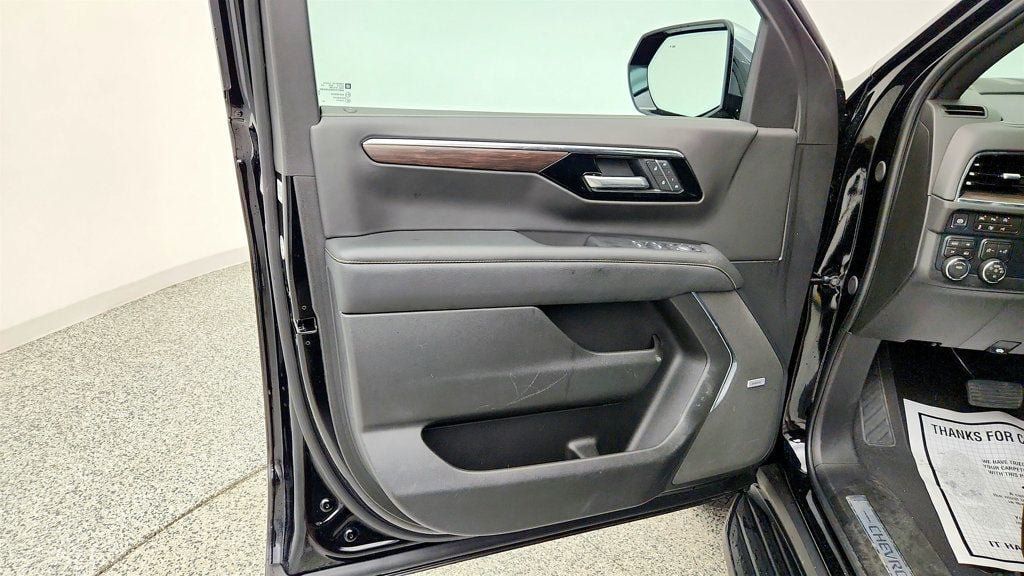Used 2026 Chevrolet Suburban Premier AWD/4WD image 10