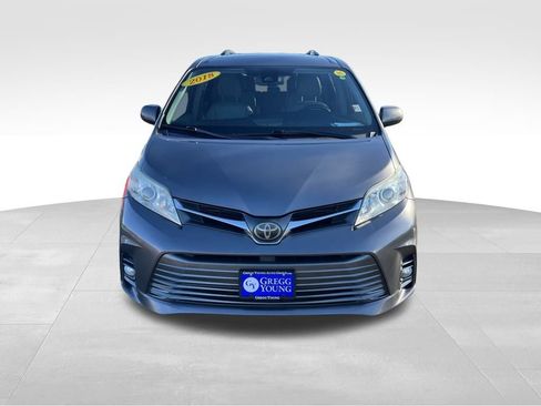 Used 2018 Toyota Sienna XLE image 9