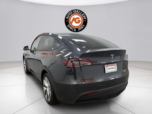 Used 2024 Tesla Model Y Long Range AWD/4WD image 5