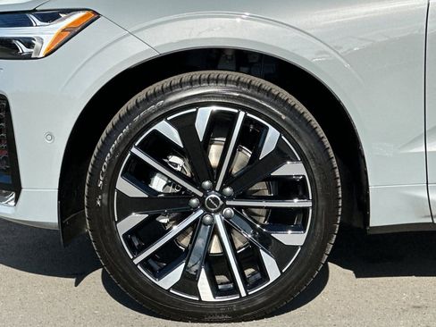 New 2026 Volvo XC60 B5 Ultra w/ Protection Package Premier AWD/4WD image 11