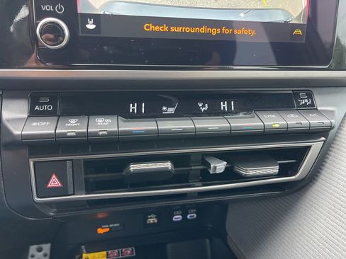 Certified 2025 Toyota Camry SE w/ Convenience Package image 12