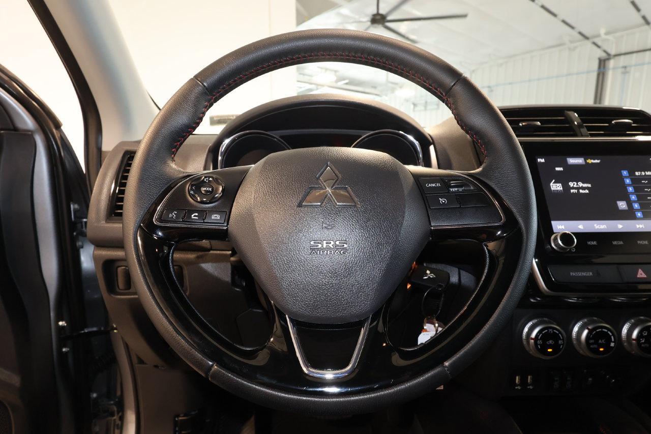 Used 2025 Mitsubishi Outlander Sport LE AWD/4WD image 10