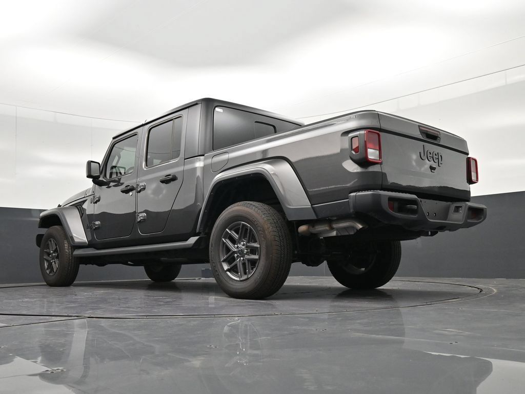Used 2025 Jeep Gladiator Sport AWD/4WD image 25