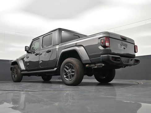 Used 2025 Jeep Gladiator Sport AWD/4WD image 25