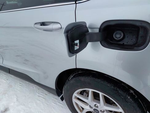 Used 2024 Ford Edge SEL image 26