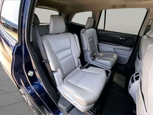 Certified 2020 Honda Pilot Touring image 20