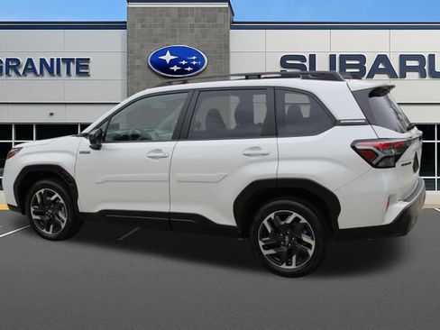 Used 2025 Subaru Forester Premium AWD/4WD image 8