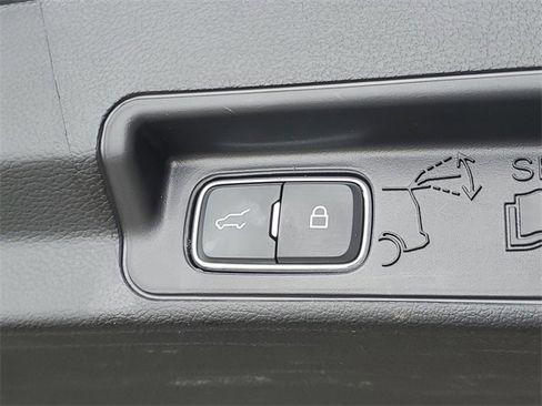 Used 2025 Ford Explorer Active image 9