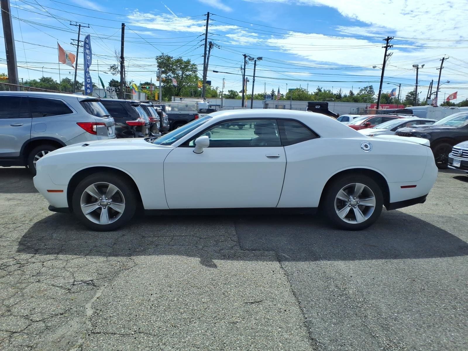 Used 2020 Dodge Challenger SXT RWD image 4